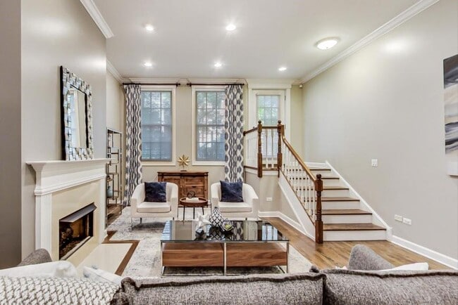 Building Photo - 4 bedroom in Chicago IL 60647