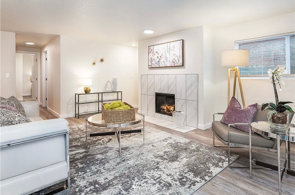 Primary Photo - Light Filled Remodeled Condo w/ Fireplace ...