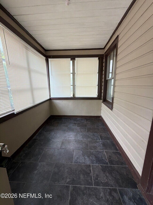 Foto del edificio - 2052 W 17th St