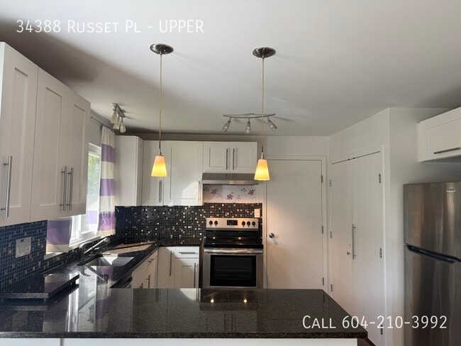 Building Photo - Spacious Upper Home