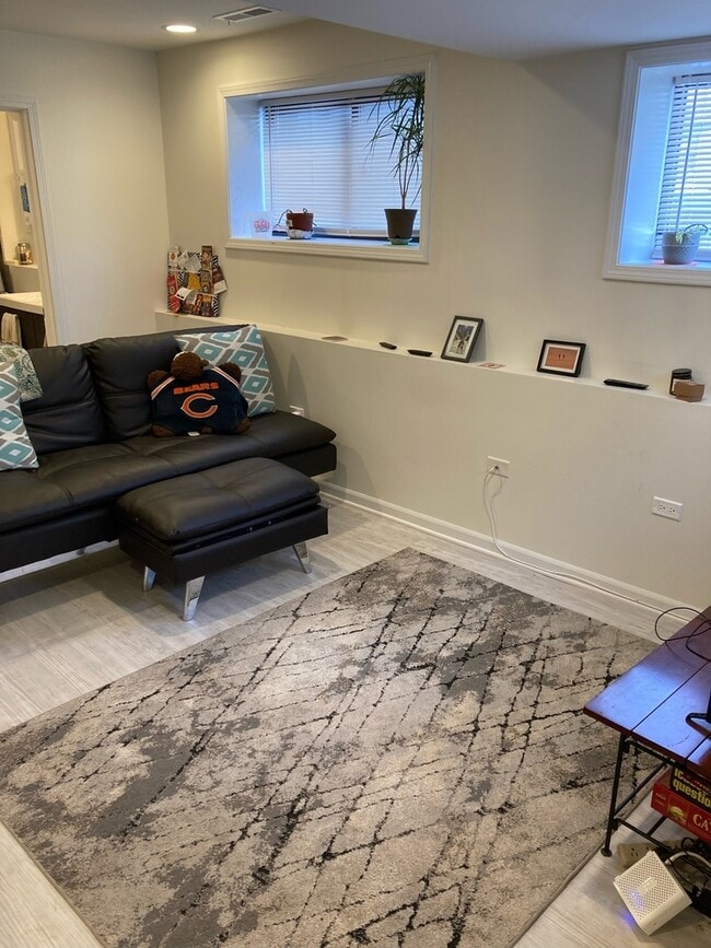 Building Photo - 1722 N Artesian Ave