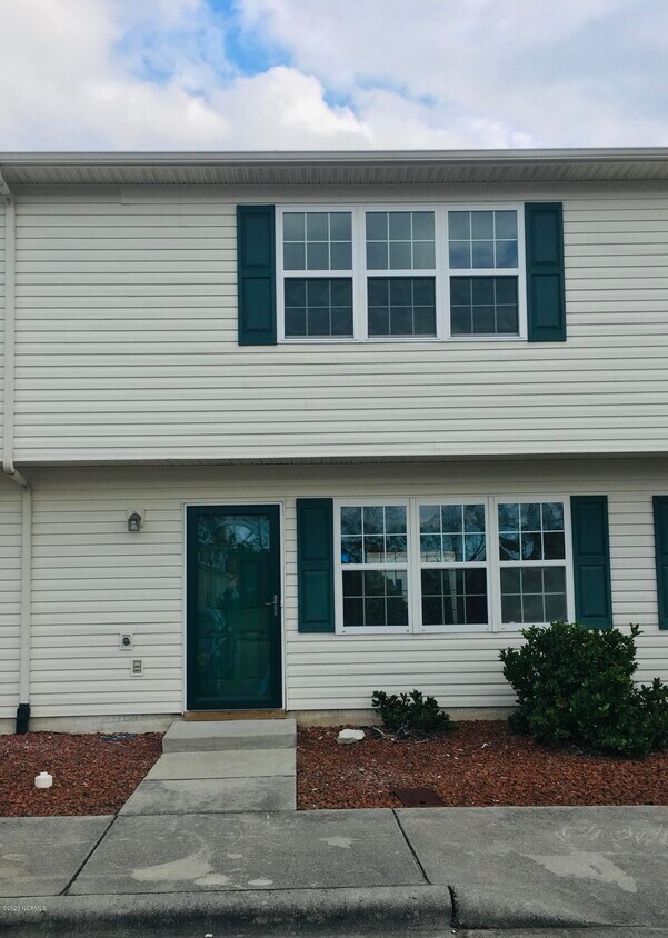12 Pirates Cove Dr, Swansboro, NC 28584 Townhome Rentals in Swansboro