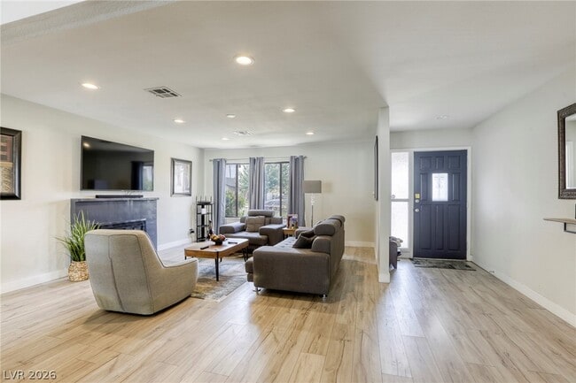 Foto del edificio - 4562 Skyland Dr