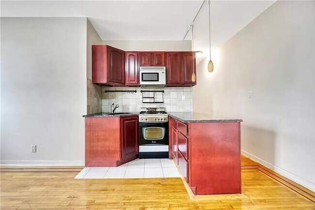 Foto del edificio - 460 Ovington Ave