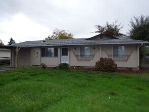 Building Photo - 4748 Ward Dr NE