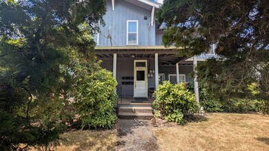 Building Photo - 2104 B St
