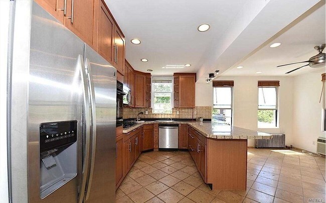 Foto del edificio - 90-24 144th Pl