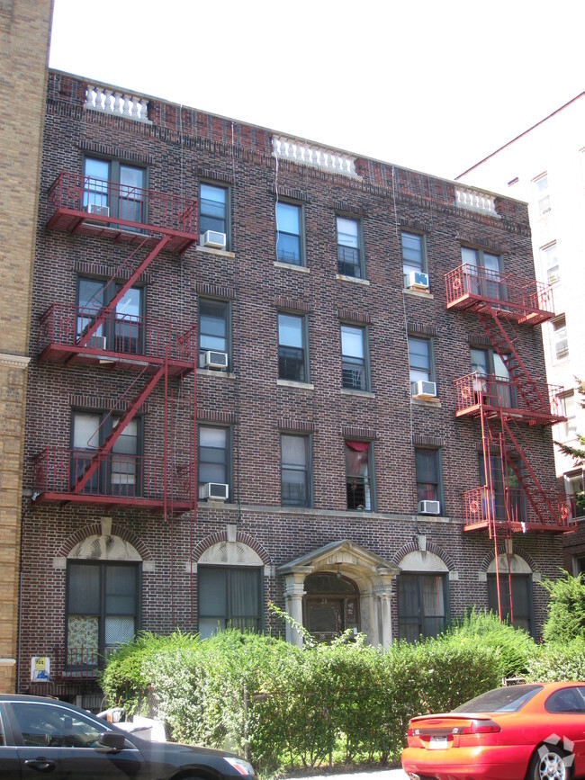 Building Photo - 28 E 17th St