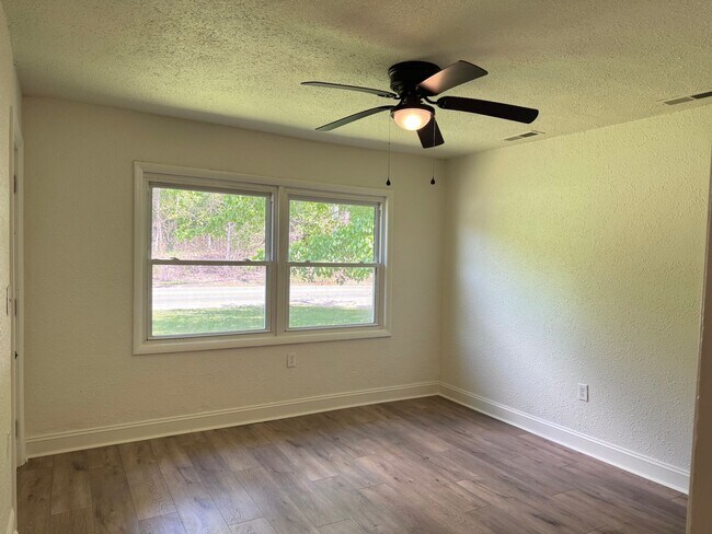 Foto del edificio - Old Ashland City Duplex