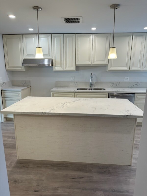 Foto del edificio - 14501 Tupper St