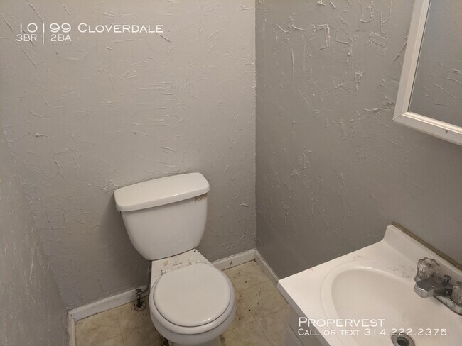Building Photo - 10199 Cloverdale Dr