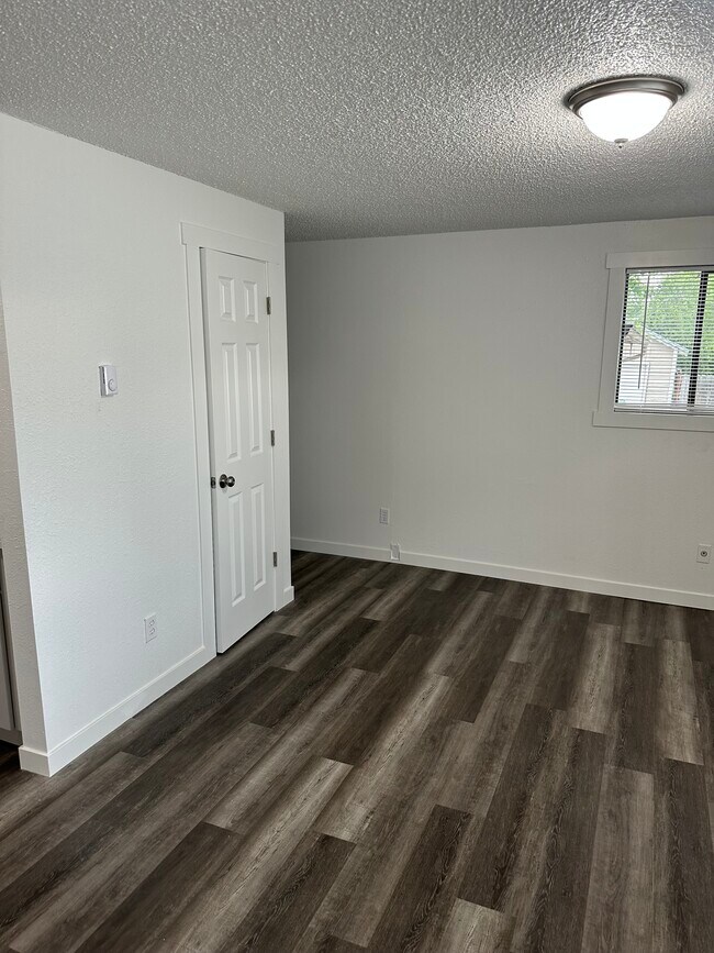 Foto del edificio - 826 W Mansfield Ave