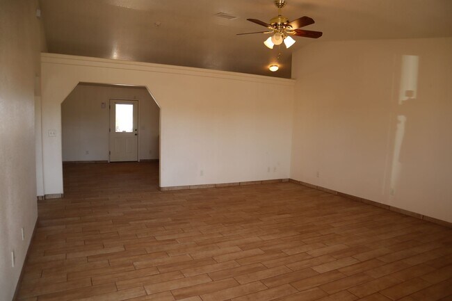 Foto del edificio - Hear The Songbirds Sing!