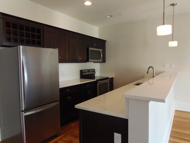 Building Photo - Troy Properties