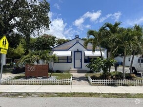 Building Photo - 1021 NE 33rd St