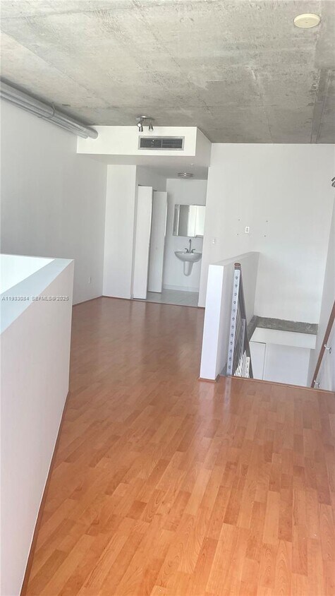 Foto del edificio - 690 SW 1st Ct