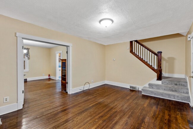 Building Photo - Stunning 3 bedroom home in Verona available April 15!