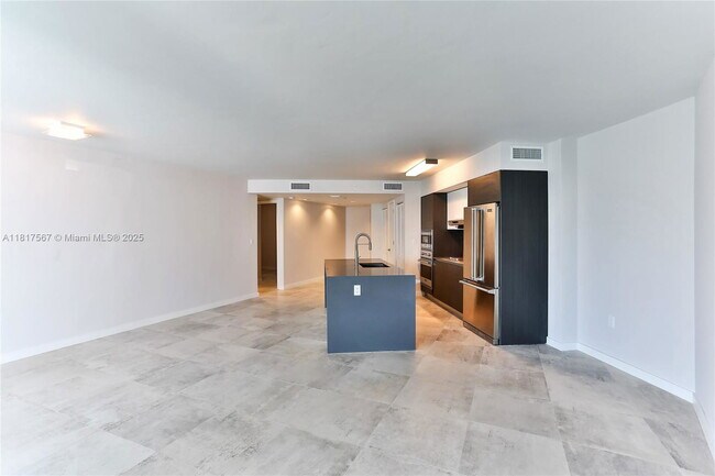 Foto del edificio - 9821 E Bay Harbor Dr
