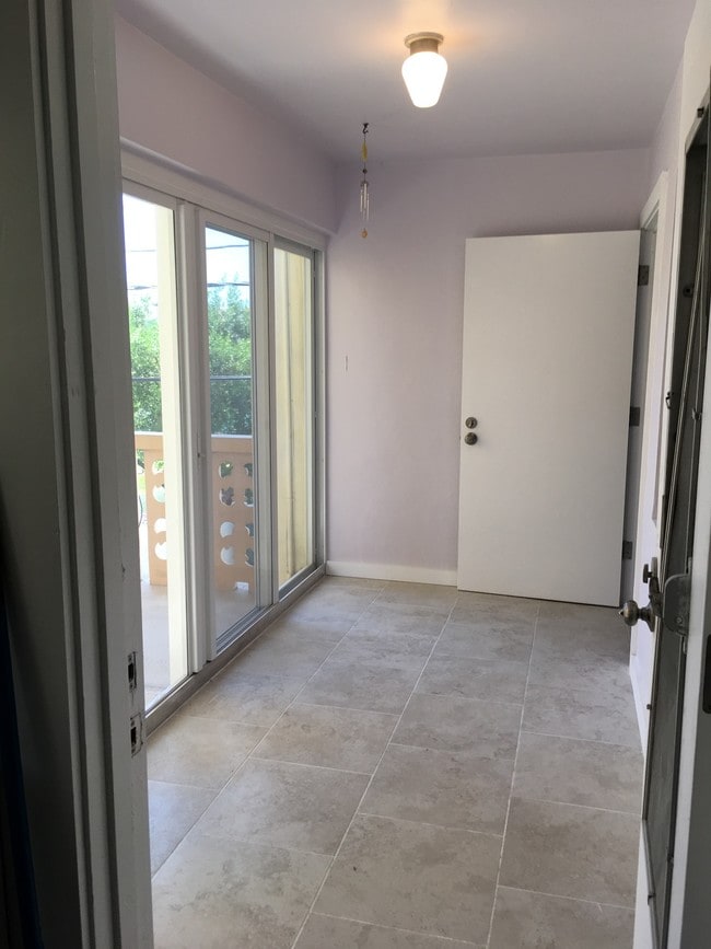 Habitación extra delantera - 1818 Rodman St