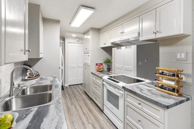Kitchen - 12744 NE 116th Ln