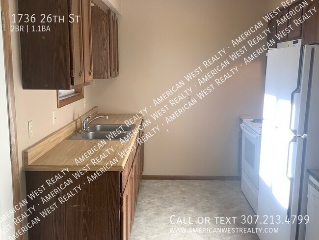 Building Photo - Nice Townhome: 2 Bed, 1.5 Bath