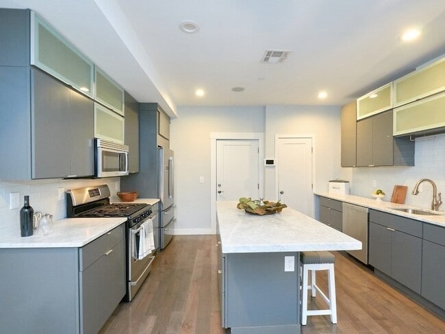 Photo - 186-188 Paris Street Unit 5 Apartment