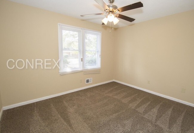 Building Photo - 1505 Westchester Dr