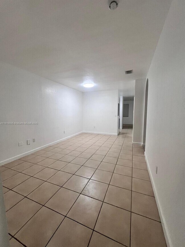 Foto del edificio - 7040 NW 177th St
