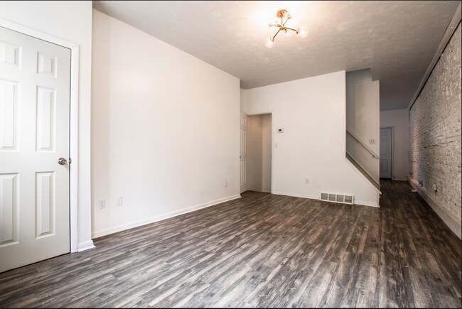 Building Photo - 415 E Carson St