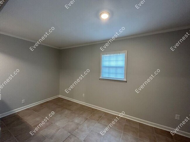 Building Photo - 1648 Hickory Dr