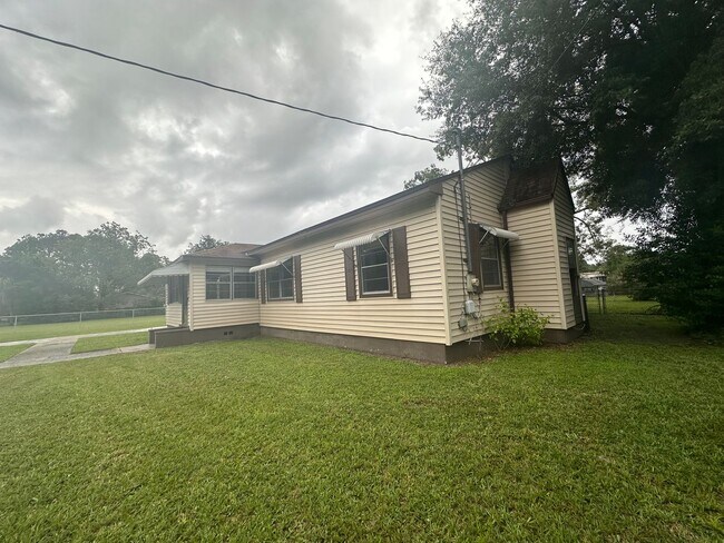 Foto del edificio - Crystal Springs, Country Home, Large Lot a...
