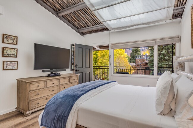 Foto del edificio - 731 S Mill St