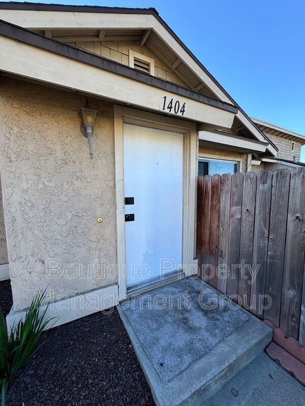 Building Photo - 1404 E Sail Ave