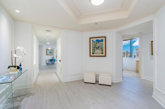 Building Photo - 3 bd/3 ba 35th floor Waikiki Landmark PH