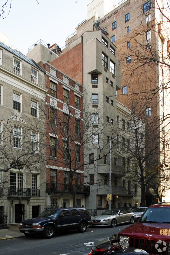 Building Photo - 57 E 75th St