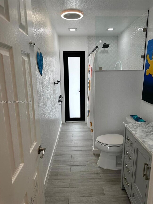 Foto del edificio - 19355 SW 127th Ct Miami, FL