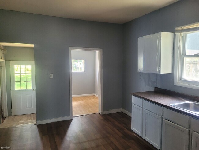 Foto del edificio - 3 br, 1 bath House - 503 West 8th Street