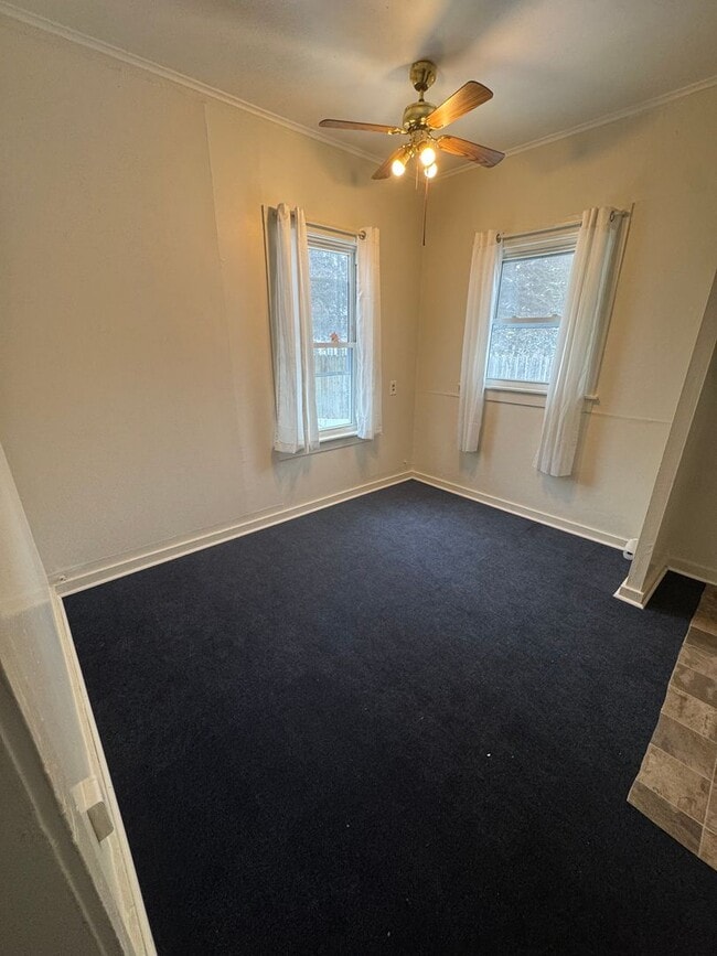 Building Photo - 822 Oneida St