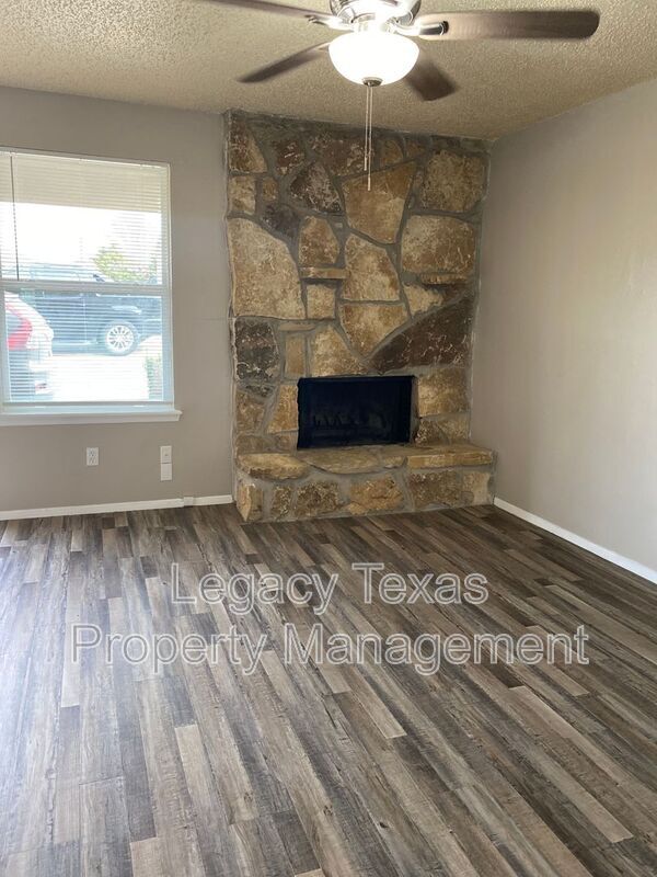 Foto del edificio - 1409 Courtney Pl