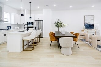 Building Photo - 1214 W 24th St