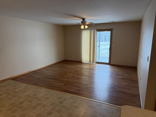 Foto del edificio - 433 Sarah Cir