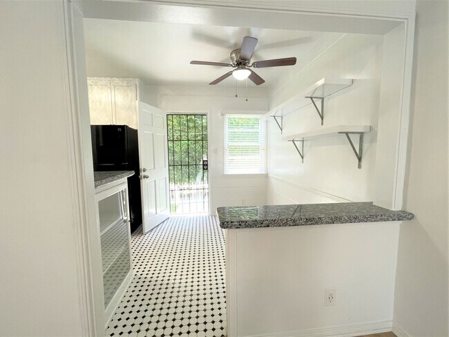 Foto del interior - 14443-14445 1/4 Dickens St