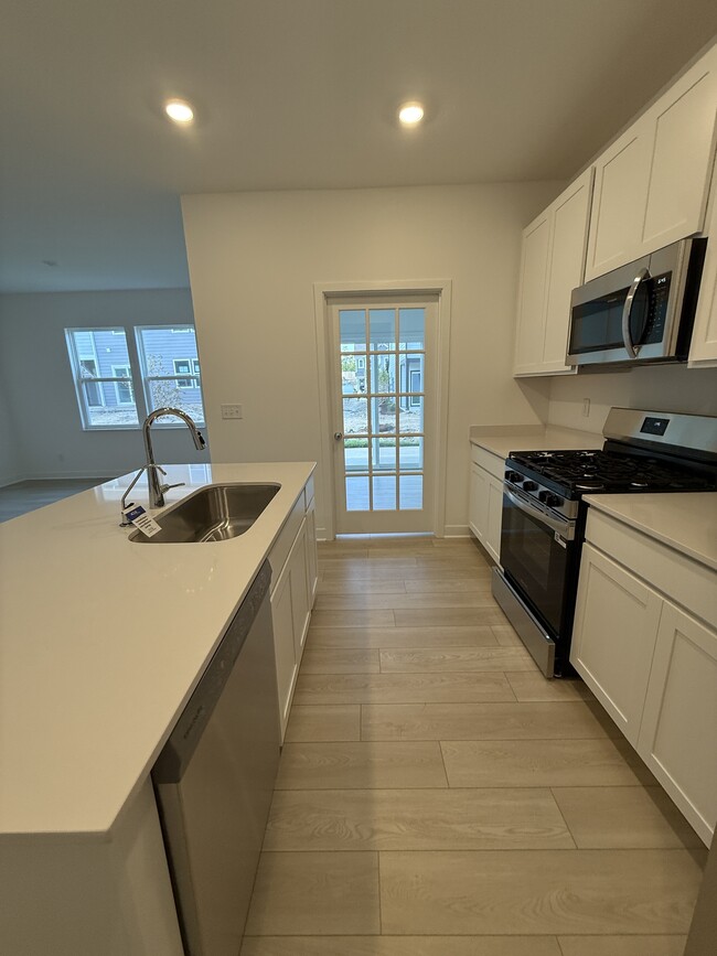 Foto del edificio - 15138 Farrington Rd