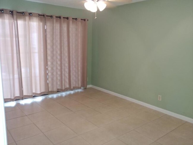 Foto del edificio - 2400 SW 19th Ave