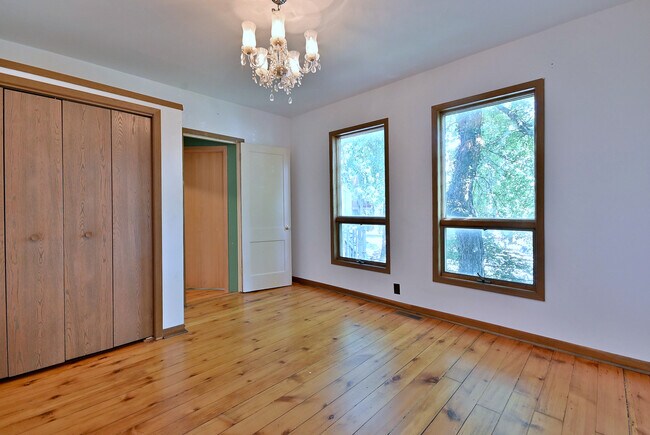 Foto del edificio - 2724 N Racine Ave