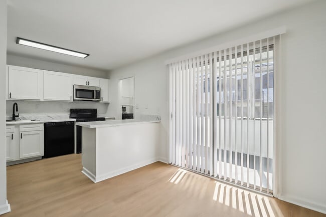 Foto del edificio - ReNew Chastain