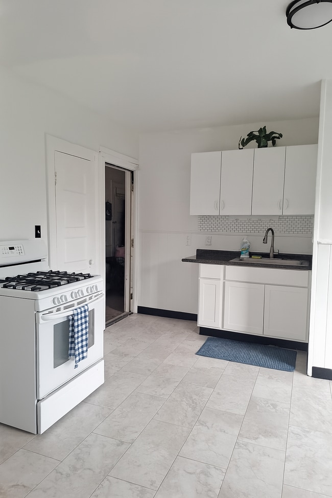 Kitchen - 109 Center Ave