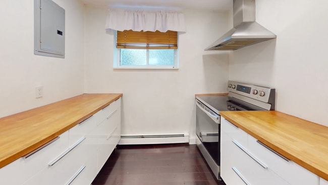 Building Photo - Modern 2-Bed with Parking