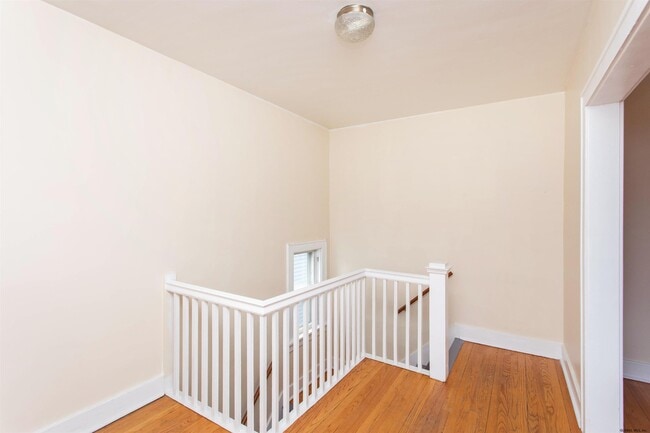 Building Photo - 616 Mercer St