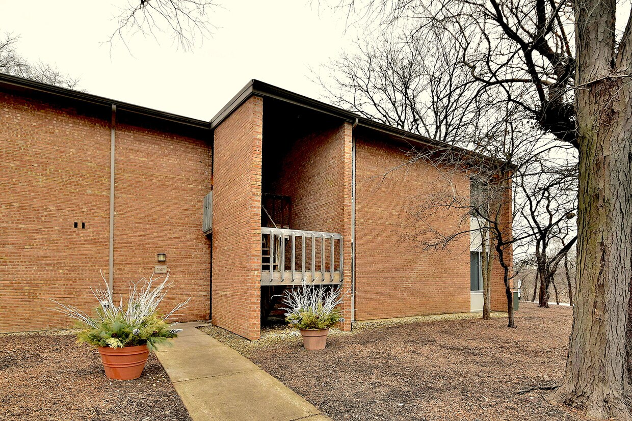 1503 Fairway Dr Unit 2D, Lisle, IL 60532 Condo for Rent in Lisle, IL